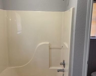 506 Valleyridge Court - Photo Thumbnail 7