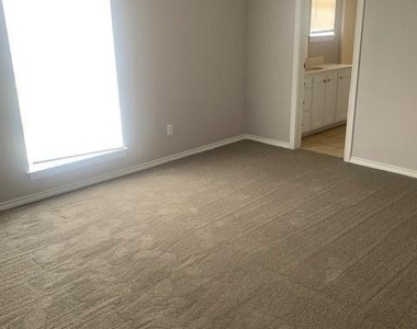506 Valleyridge Court - Photo Thumbnail 11