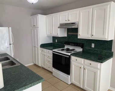506 Valleyridge Court - Photo Thumbnail 3