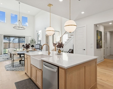1117 Bradford Street - Photo Thumbnail 8