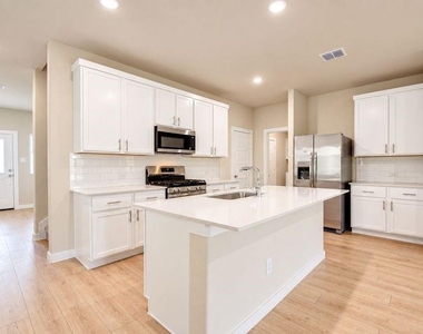 808 Knox River Drive - Photo Thumbnail 3