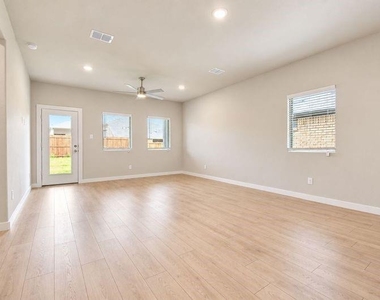 808 Knox River Drive - Photo Thumbnail 8