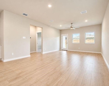 808 Knox River Drive - Photo Thumbnail 7