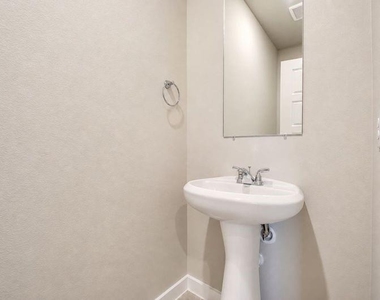 808 Knox River Drive - Photo Thumbnail 10
