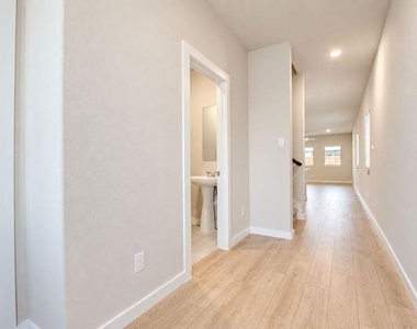 808 Knox River Drive - Photo Thumbnail 9