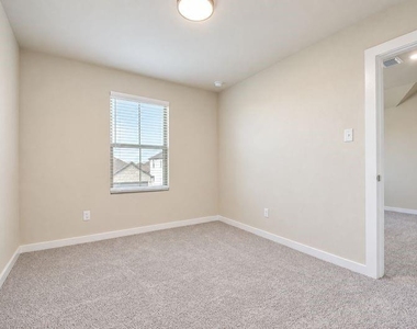 808 Knox River Drive - Photo Thumbnail 18