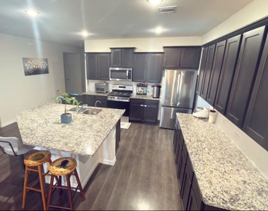 836 Hancock Court - Photo Thumbnail 2