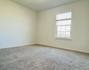 836 Hancock Court - Photo Thumbnail 4