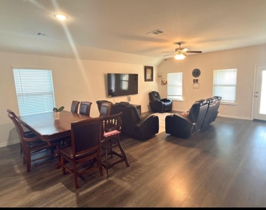 836 Hancock Court - Photo Thumbnail 1
