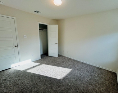 836 Hancock Court - Photo Thumbnail 5