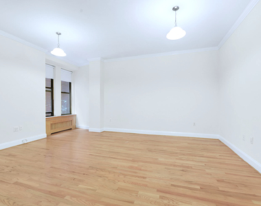 Madison Avenue - Photo Thumbnail 2