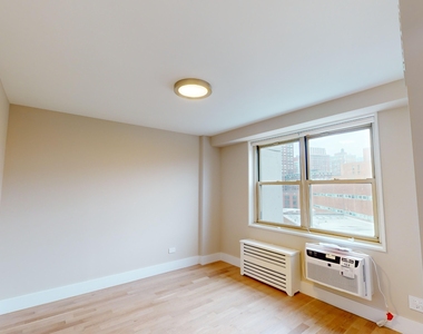 310 Greenwich Street - Photo Thumbnail 4