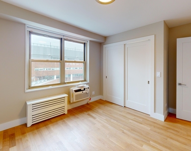 310 Greenwich Street - Photo Thumbnail 5