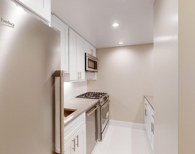310 Greenwich Street - Photo Thumbnail 1