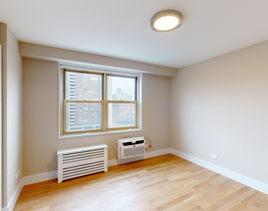 310 Greenwich Street - Photo Thumbnail 6