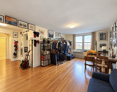 252 Clarkson Avenue - Photo Thumbnail 6