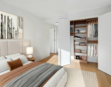 East 52nd Street - Photo Thumbnail 2