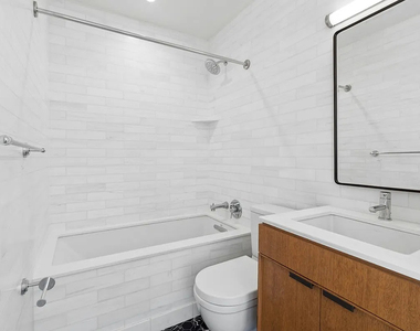 East 52nd Street - Photo Thumbnail 5