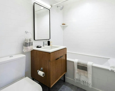 East 52nd Street - Photo Thumbnail 6