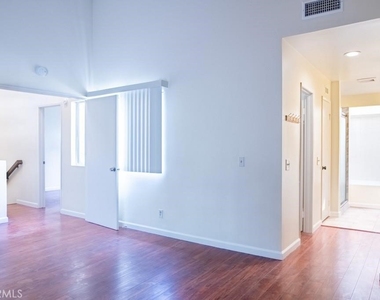 3608 Hemlock - Photo Thumbnail 7