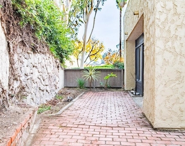 3608 Hemlock - Photo Thumbnail 21