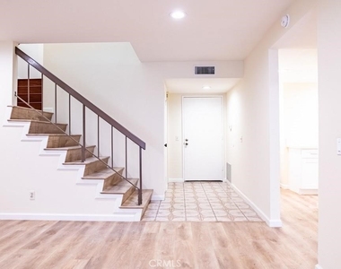 3608 Hemlock - Photo Thumbnail 2