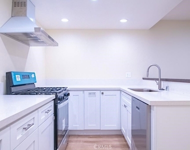 3608 Hemlock - Photo Thumbnail 4