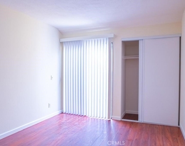 3608 Hemlock - Photo Thumbnail 8