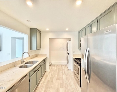 2287 Martinique Lane - Photo Thumbnail 22