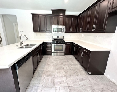 8546 Founders Grove Street - Photo Thumbnail 4