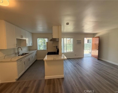 1420 Benito Avenue - Photo Thumbnail 4
