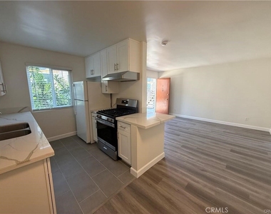 1420 Benito Avenue - Photo Thumbnail 3