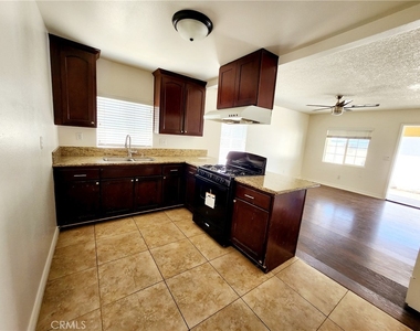 115 W Sunkist Street - Photo Thumbnail 2