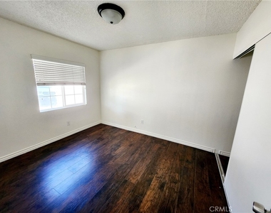 115 W Sunkist Street - Photo Thumbnail 4