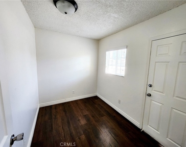 115 W Sunkist Street - Photo Thumbnail 6