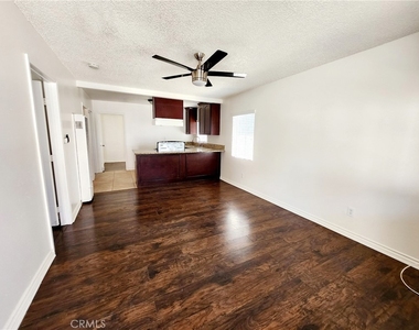 115 W Sunkist Street - Photo Thumbnail 1
