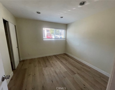 23653 Golden Springs Drive - Photo Thumbnail 7