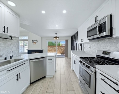 2285 Boxwood Place - Photo Thumbnail 9