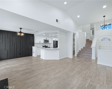 2285 Boxwood Place - Photo Thumbnail 7