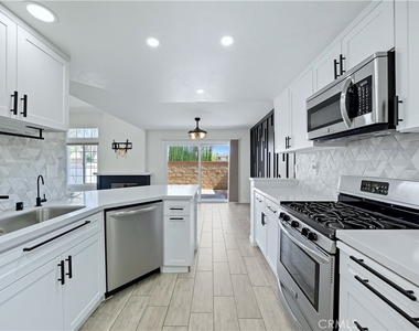 2285 Boxwood Place - Photo Thumbnail 10
