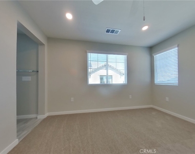 31726 Luther Drive - Photo Thumbnail 6