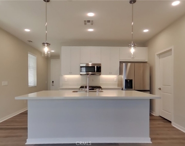 31646 Rosetta Street - Photo Thumbnail 3