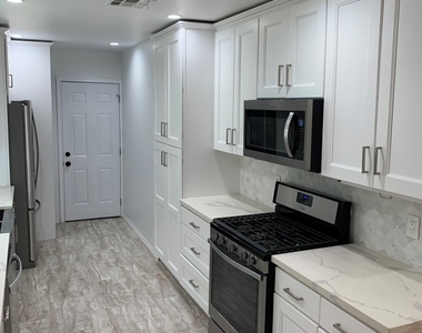 12332 Laurel Terrace Drive - Photo Thumbnail 5