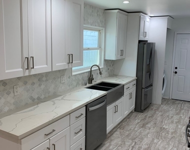 12332 Laurel Terrace Drive - Photo Thumbnail 4