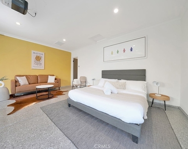 15440 Varden Street - Photo Thumbnail 10