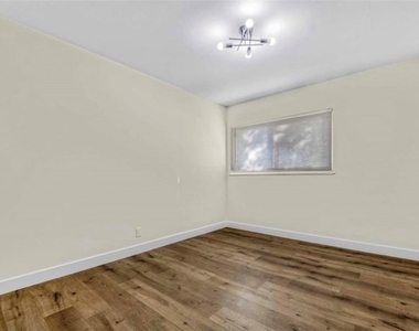 44335 Glenraven Road - Photo Thumbnail 15