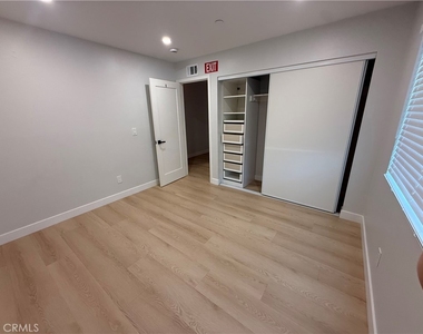 8201 Greenbush Avenue - Photo Thumbnail 7