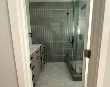 8201 Greenbush Avenue - Photo Thumbnail 11