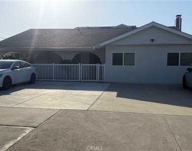 8201 Greenbush Avenue - Photo Thumbnail 13