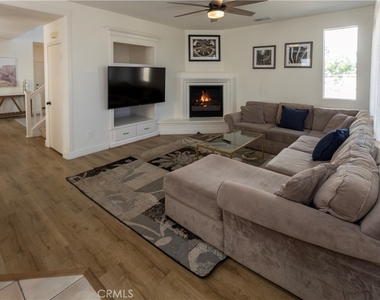 27604 Redwood Way - Photo Thumbnail 10